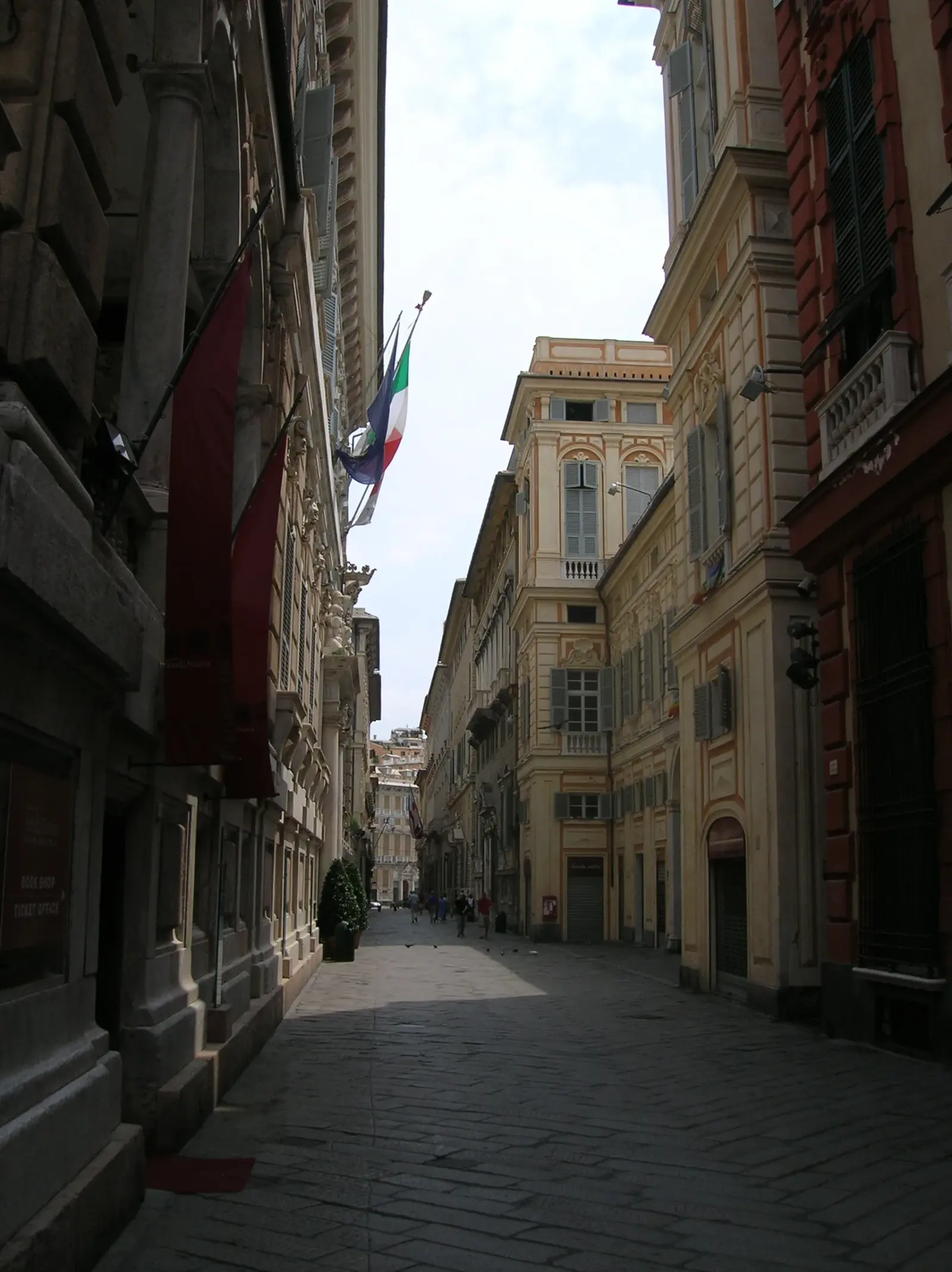 Via Garibaldi, la Strada Nuova, con la sfilata dei Palazzi dei Rolli patrimonio UNESCO a Genova
