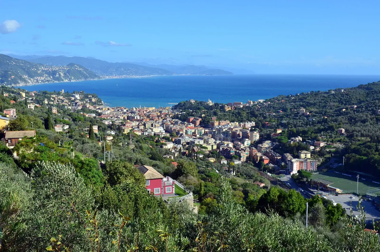 Panorama di Santa Margherita Ligure dalla Via Aurelia SS1 con il golfo del Tigullio sullo sfondo