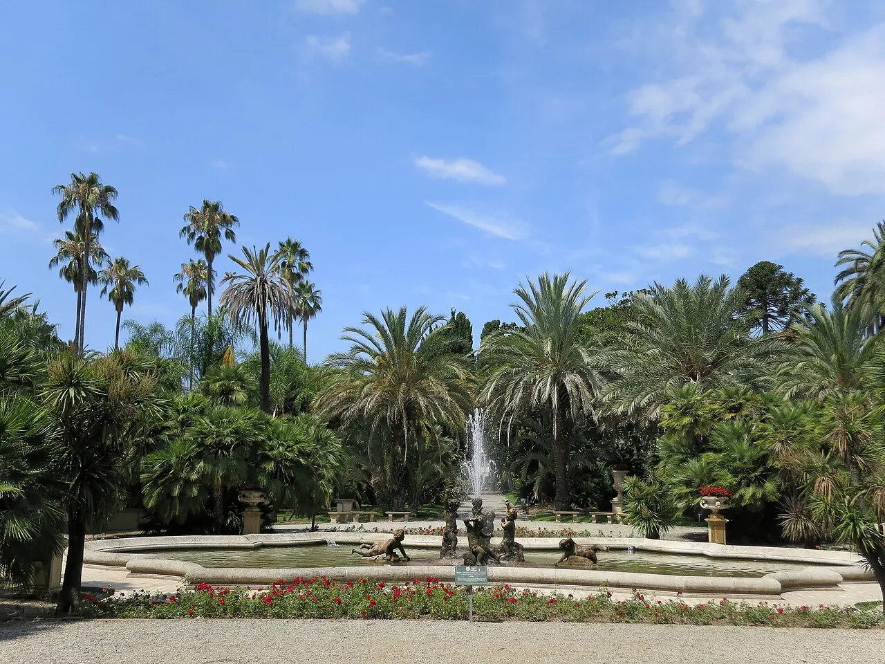 La pista ciclabile della Riviera dei Fiori sul mare tra Sanremo e San Lorenzo al Mare
