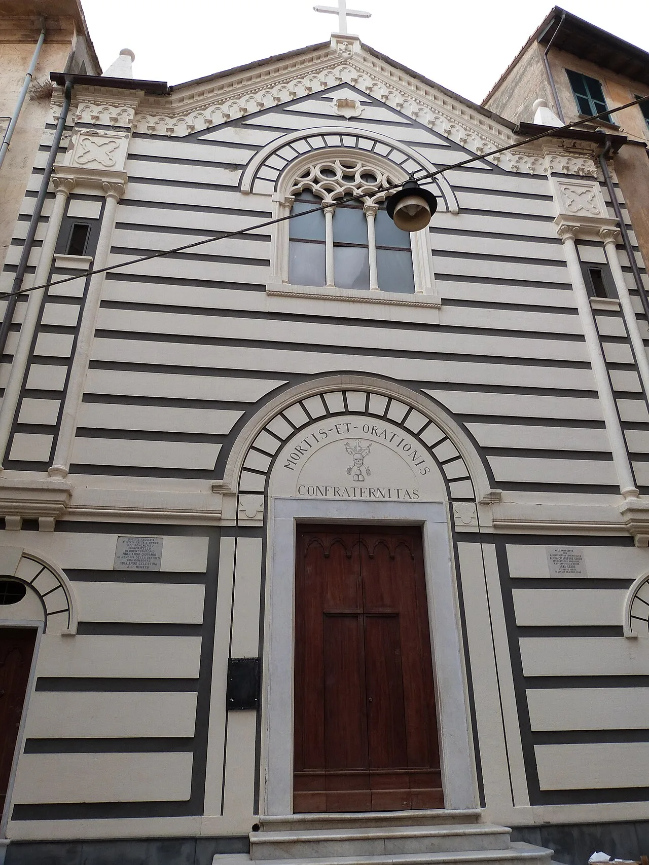 L'Oratorio dei Neri a Monterosso al Mare, piccola cappella nel centro storico del borgo delle Cinque Terre