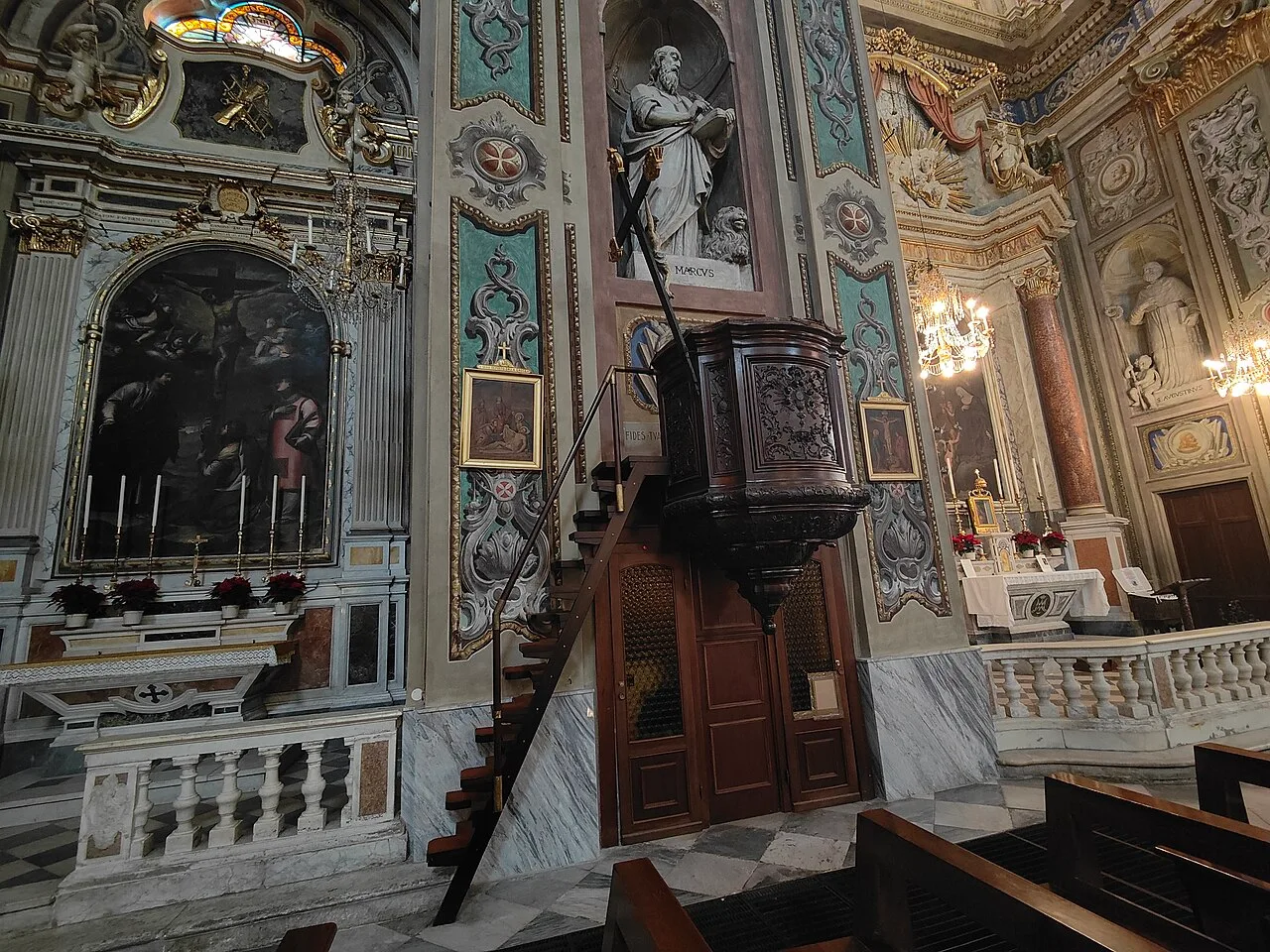 La facciata della Basilica di San Nicolò in Piazza San Nicolò a Pietra Ligure, il monumento religioso più imponente della Riviera di Ponente