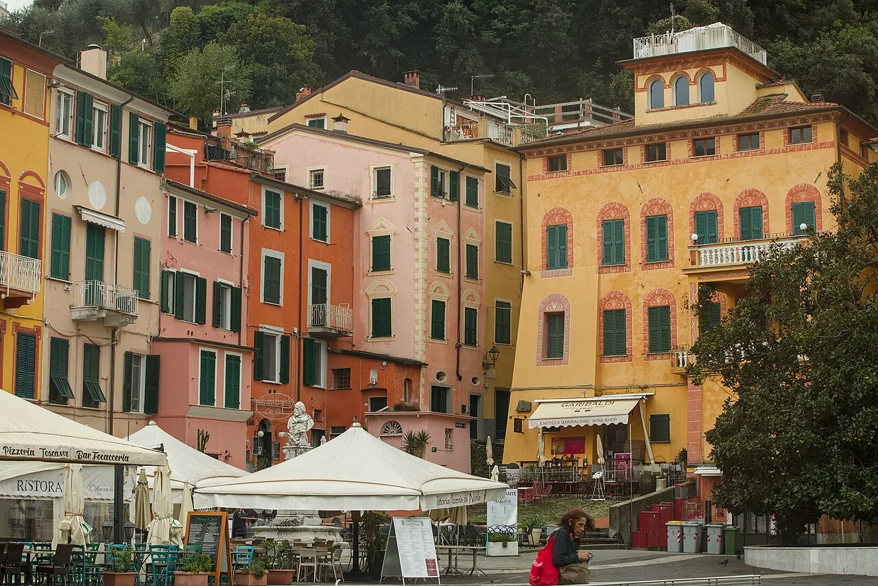 Piazza Garibaldi a Lerici, la piazza principale del centro storico