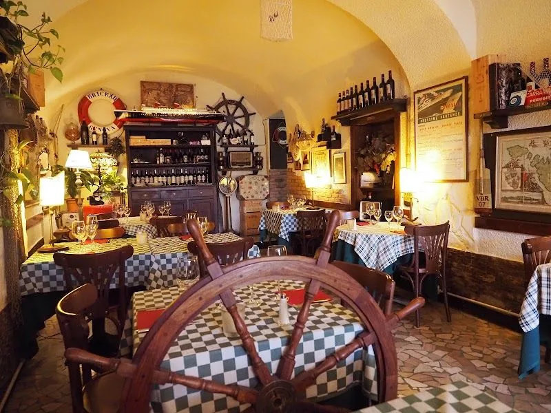 Piatti e tavola della Trattoria L'Ancora di Lerici