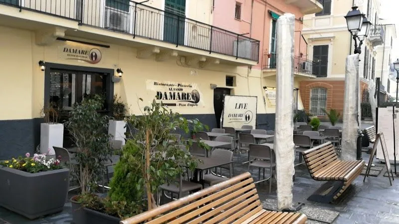 Damare Restaurant Bar, Alassio: il locale di pesce e pizza con il dehors panoramico sul mare
