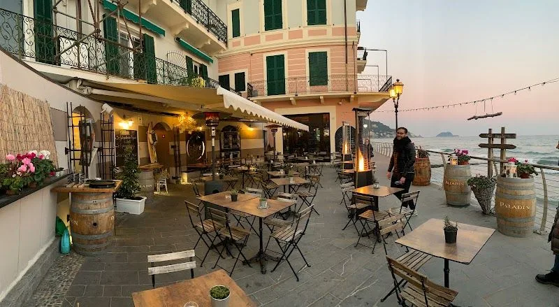 Ristorante Graf, Alassio: la terrazza sul mare con tavoli affacciati sulla baia