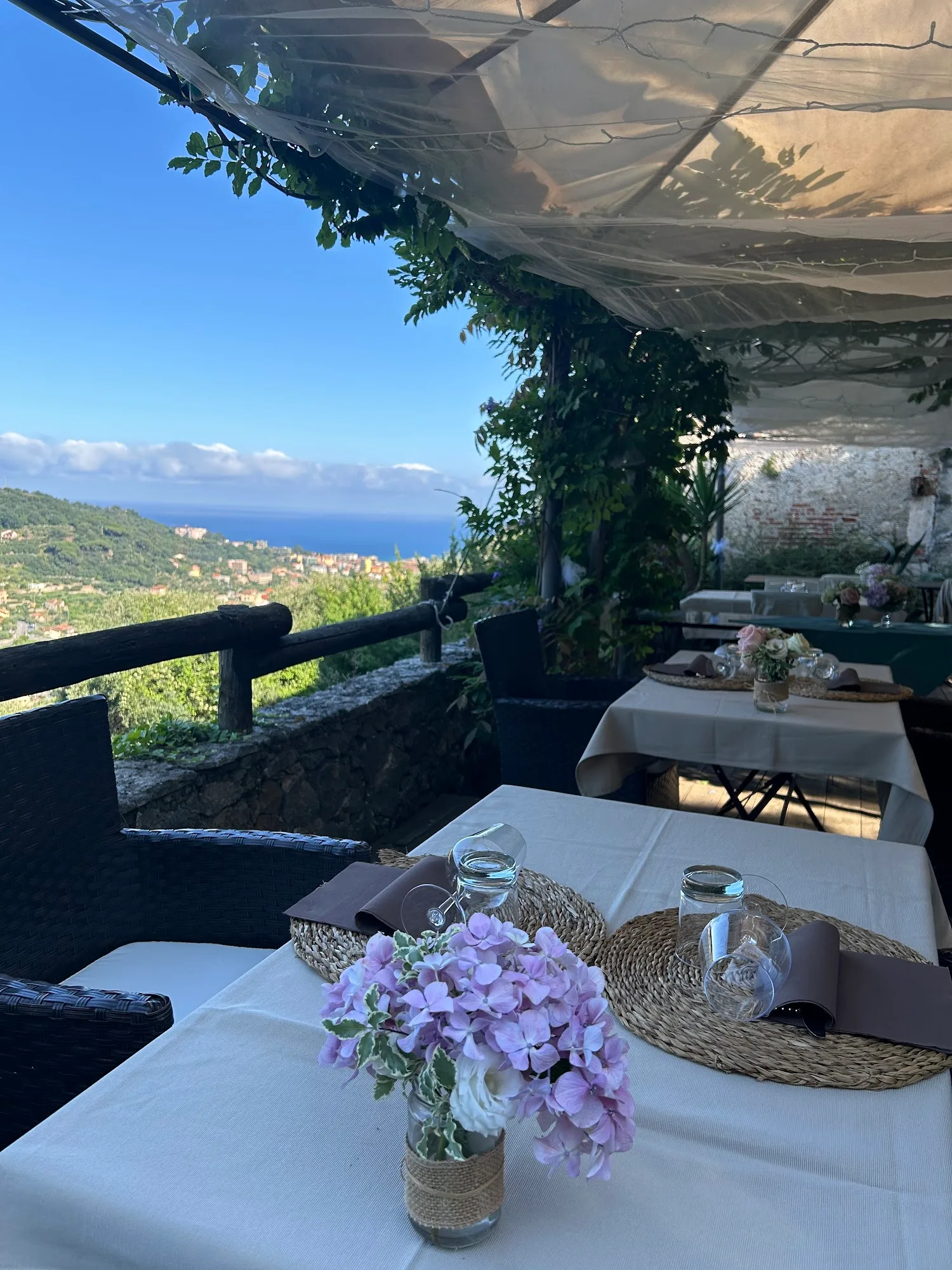 Vista panoramica di Finalborgo, il borgo medievale murato di Finale Ligure nel Savonese