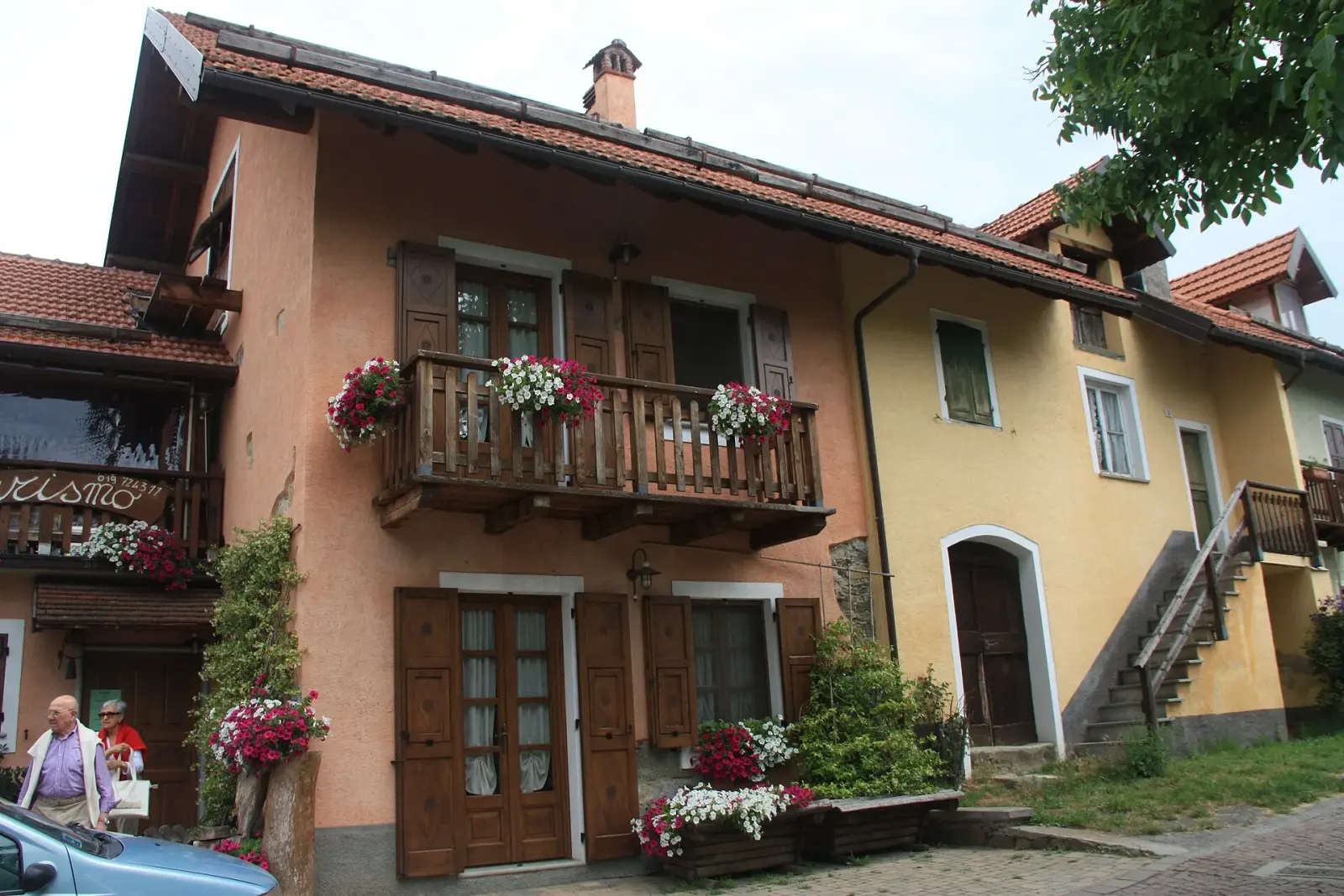 Prati e casali della località Piano a Sassello, nell'entroterra savonese del Parco del Beigua