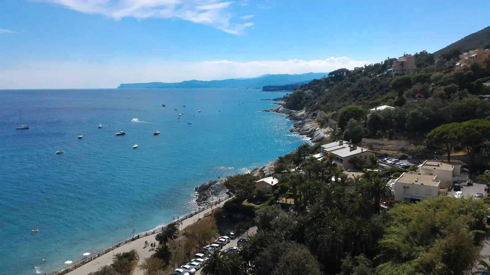 Il mare e il lungomare di Varazze al tramonto