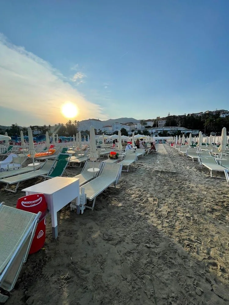 I Bagni Sanremo Blue Bay, spiaggia di sabbia sul Lungomare Vittorio Emanuele II a Sanremo